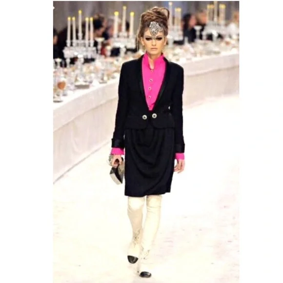 Chanel Tweed Tuxedo Blazer - Picture 3 of 16